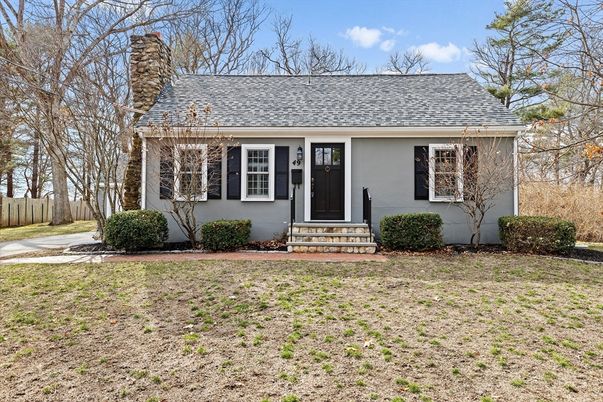 Exterior, Facade, Cape Cod