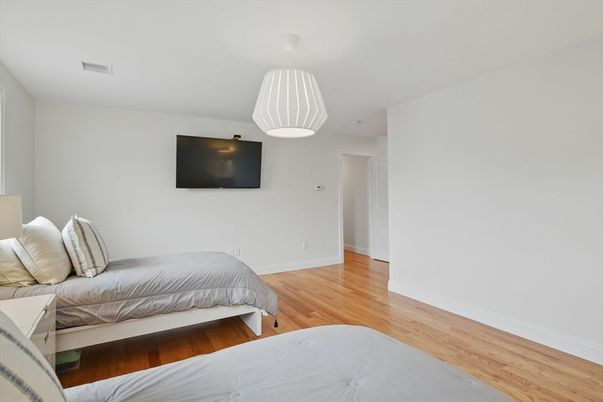 Bedroom, Interior, Pendant Lights, Wood Texture Flooring