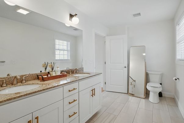 Bathroom, Dual Sink Vanities, Interior