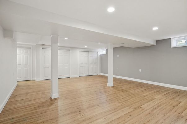 Empty room, Interior, Recessed Lighting, Wood Texture Flooring