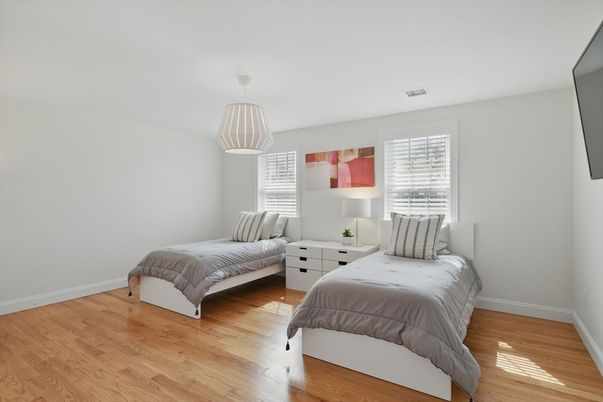 Bedroom, Interior, Pendant Lights, Wood Texture Flooring