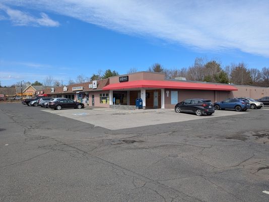 Exterior, Facade, Ranch