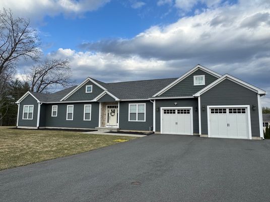 Attached, Exterior, Facade, Ranch