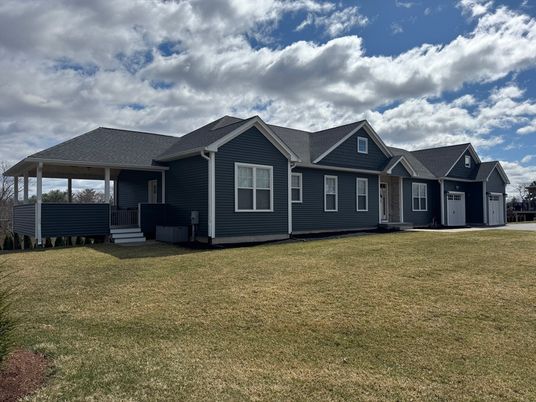 Backyard, Exterior, Facade, Ranch