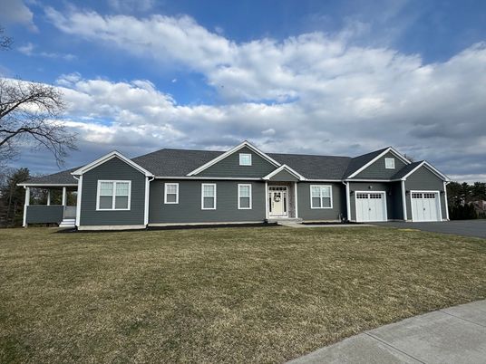 Attached, Exterior, Facade, Ranch