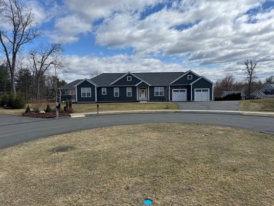Attached, Exterior, Facade, Ranch