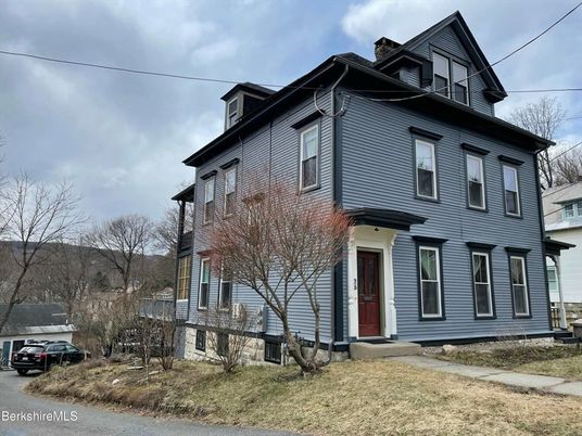 Exterior, Facade, American Foursquare