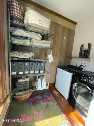 Interior, Washer, Wood Texture Flooring