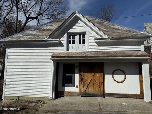 Exterior, Facade, None