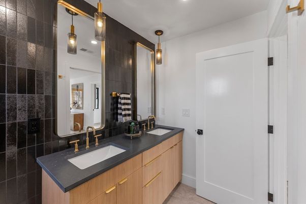 Bathroom, Dual Sink Vanities, Interior, Pendant Lights