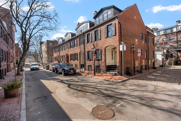 Exterior, Facade, Brick Facade, Rowhouse