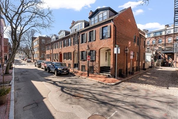 Exterior, Facade, Brick Facade, Rowhouse