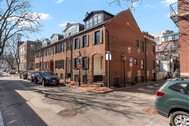 Exterior, Facade, Brick Facade, Rowhouse