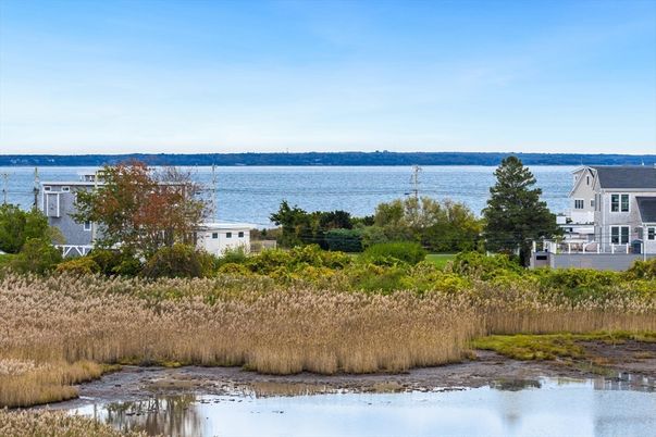 Exterior, Lake