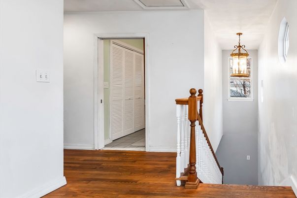 Interior, Pendant Lights, Wood Texture Flooring