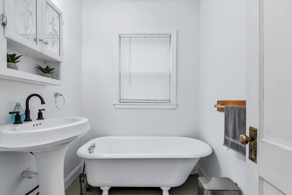 Bathroom, Free Standing Baths, Interior