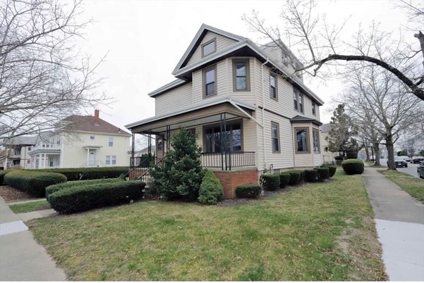 Exterior, Facade, Queen Anne Victorian