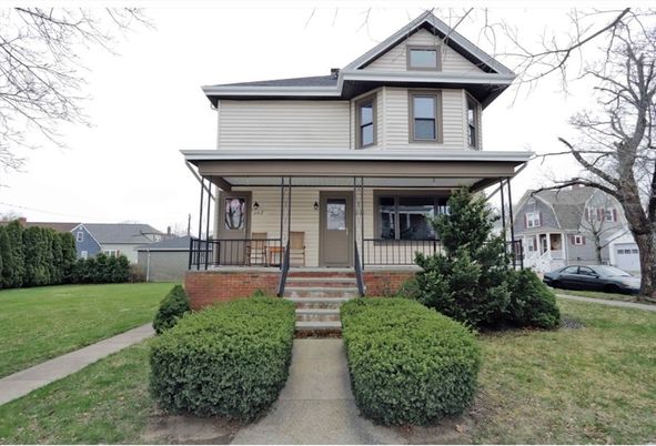Exterior, Facade, Queen Anne Victorian