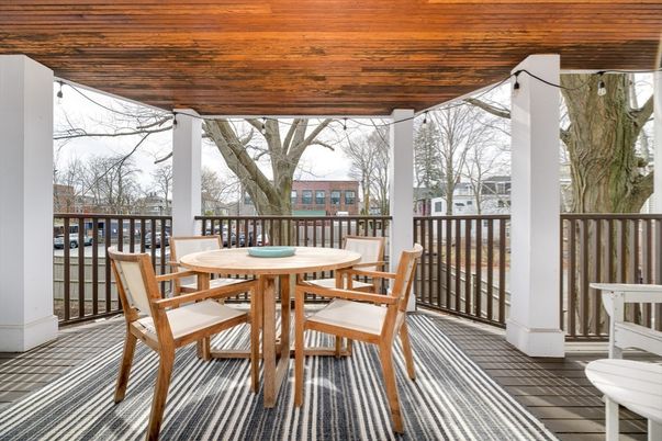 Dining room, Exterior