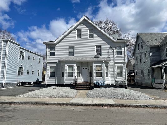 Exterior, Facade, Farmhouse