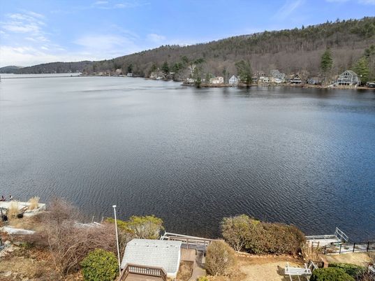 Exterior, Lake