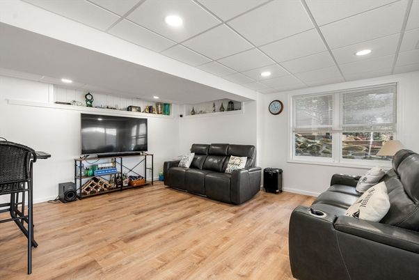 Interior, Living room, Recessed Lighting, Wood Texture Flooring