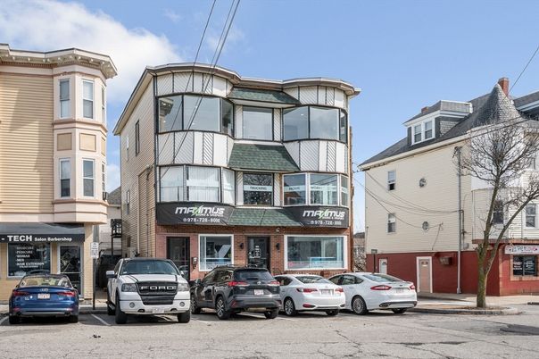Exterior, Facade, Brick Facade, Rowhouse