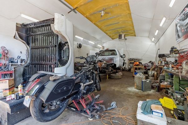 Garage, Interior
