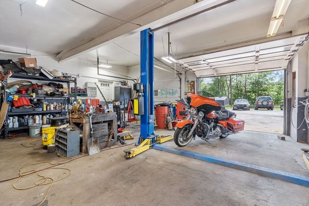 Garage, Interior