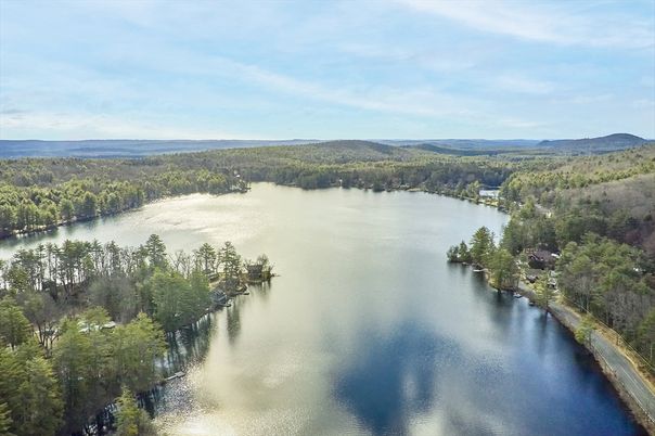 Exterior, Lake