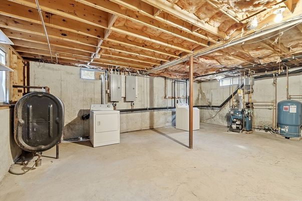 Interior, Washer, Wooden Beams