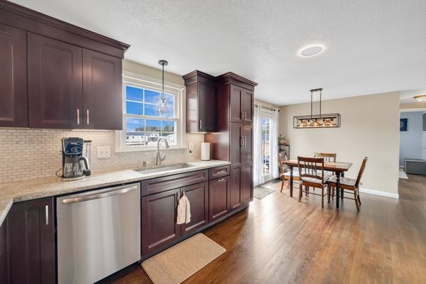 Dining room, Interior, Kitchen, Pendant Lights, Recessed Lighting, Wood Texture Flooring