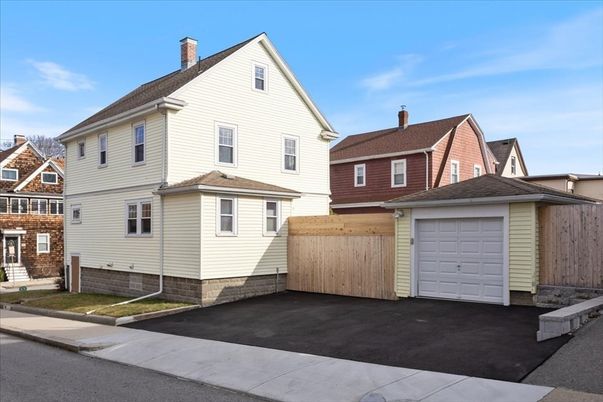Attached, Exterior, Facade, Farmhouse