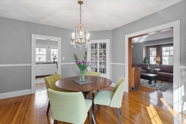Chandelier, Dining room, Interior, Living room, Pendant Lights, Wood Texture Flooring