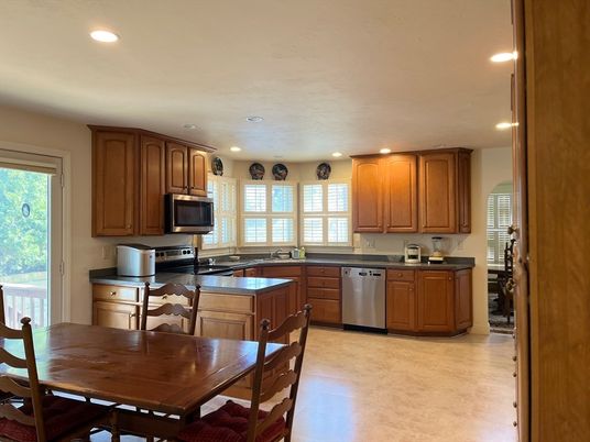Dining room, Interior, Kitchen, Recessed Lighting, Stainless Steel Appliances