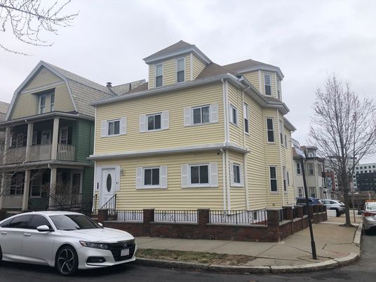 Exterior, Facade, Queen Anne Victorian