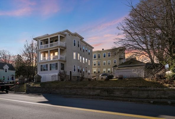 Exterior, Facade, Rowhouse