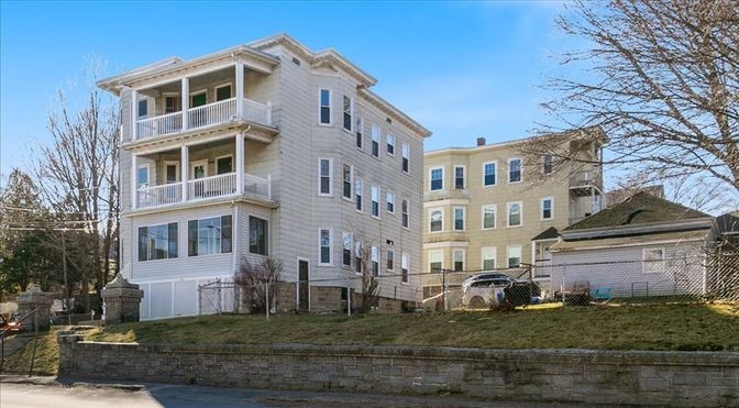 Exterior, Facade, Rowhouse