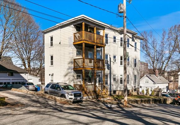 Exterior, Facade, Rowhouse
