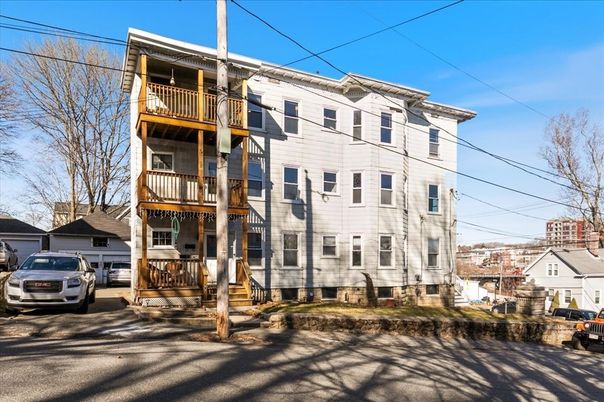 Exterior, Facade, Rowhouse