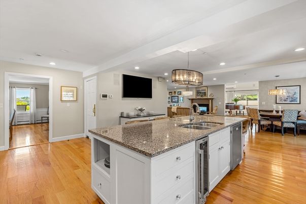 Chandelier, Dining room, Interior, Kitchen, Pendant Lights, Recessed Lighting, Wood Texture Flooring