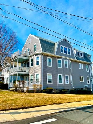 Exterior, Facade, Queen Anne Victorian