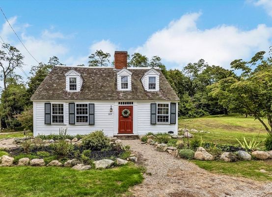 Exterior, Facade, Cape Cod