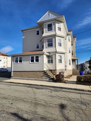 Exterior, Facade, Queen Anne Victorian