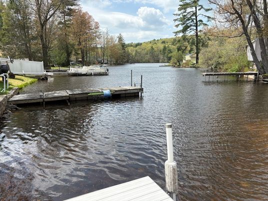 Exterior, Lake