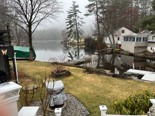 Exterior, Lake