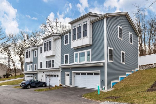 Attached, Exterior, Facade, Rowhouse