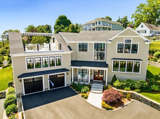 Attached, Exterior, Facade, Farmhouse