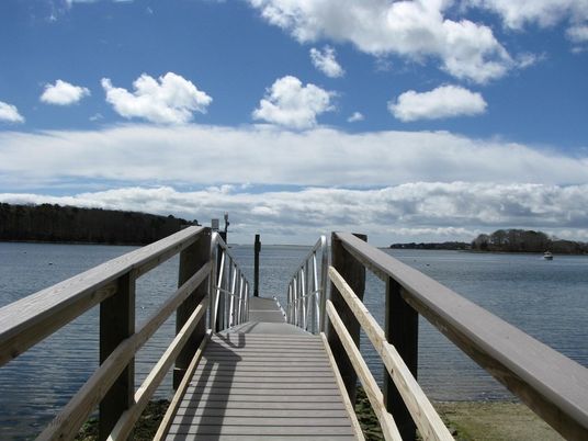 Exterior, Lake