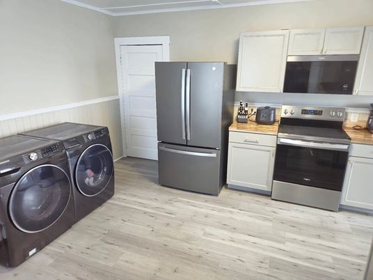 Interior, Washer, Wood Texture Flooring